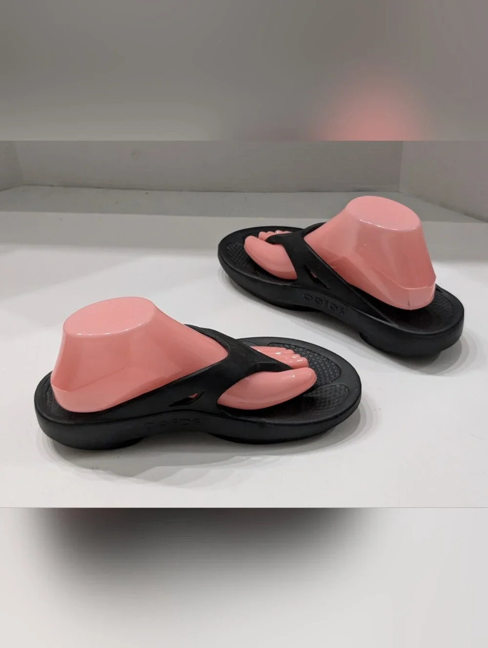 OOFOS Unisex OOriginal Flip Flop Sandals Black Comfort Recovery Men’s 9 Women 11
